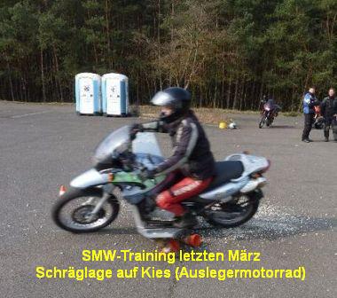 Kurvenfahrt auf Schotter